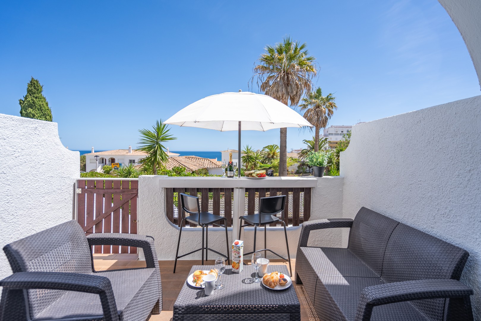 Blue Horizon Apartment
